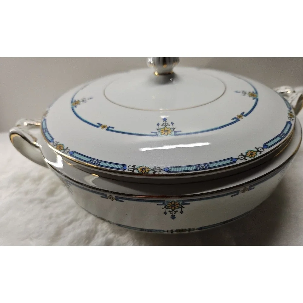 Gold Trimmed Alfred Meakin England Casserole With‎ Lid Fairhaven pattern Vintage
